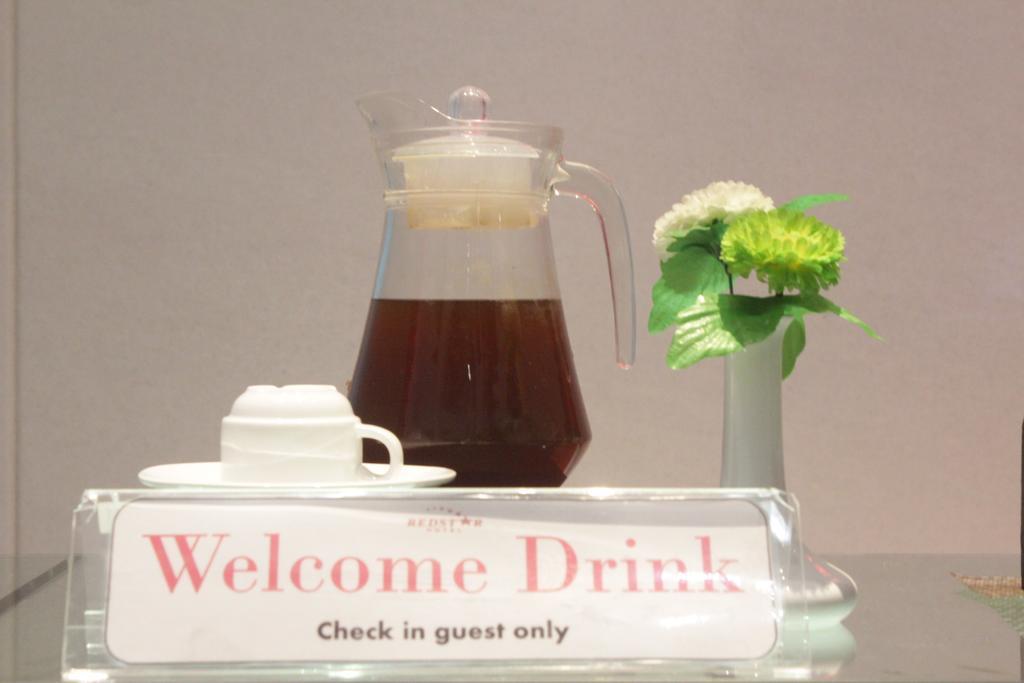 Redstar Hotel Jakarta Extérieur photo