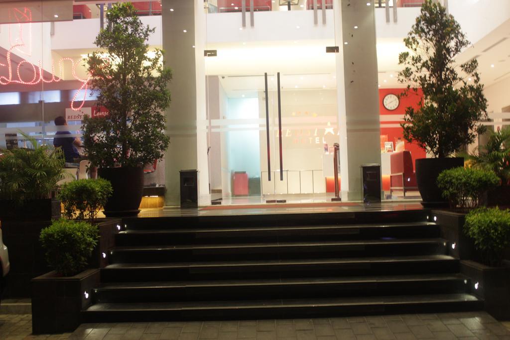 Redstar Hotel Jakarta Extérieur photo