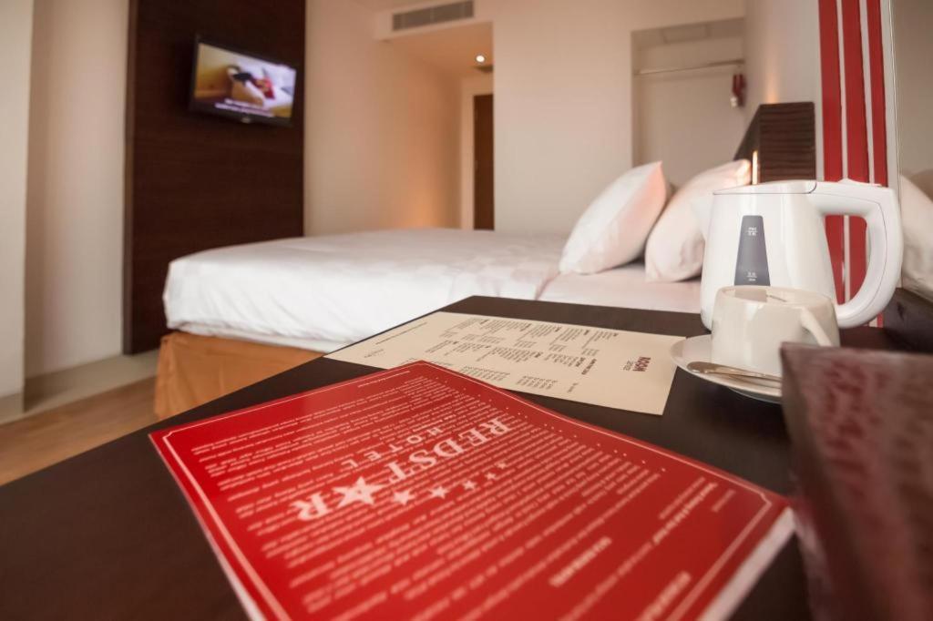 Redstar Hotel Jakarta Extérieur photo