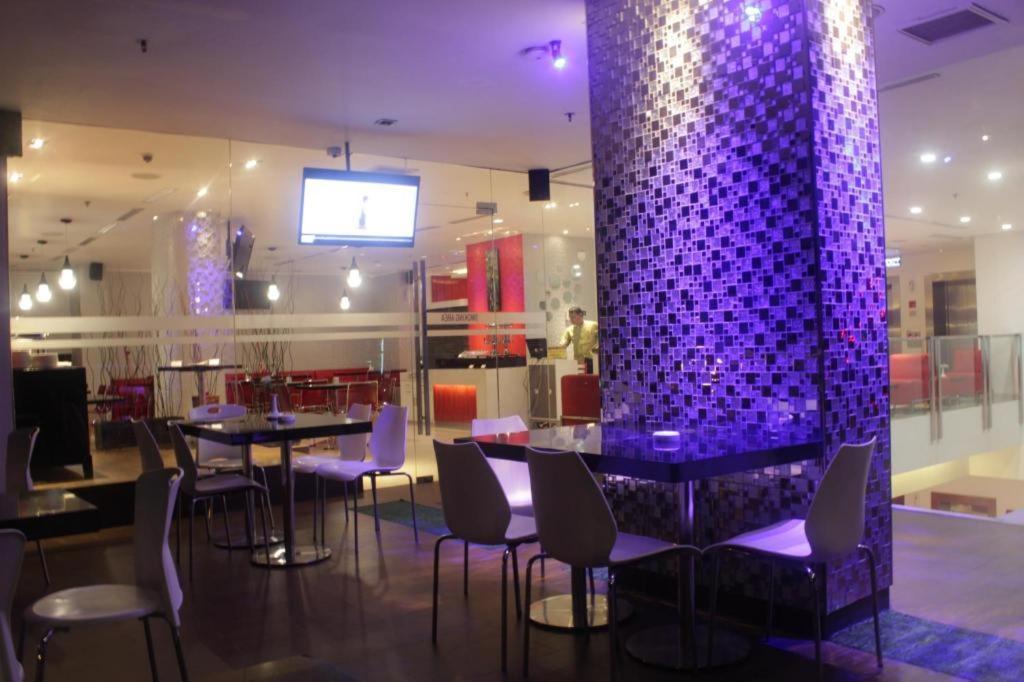 Redstar Hotel Jakarta Extérieur photo