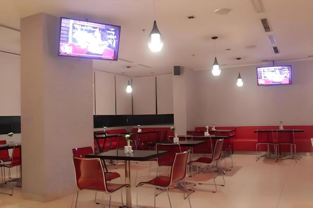 Redstar Hotel Jakarta Extérieur photo
