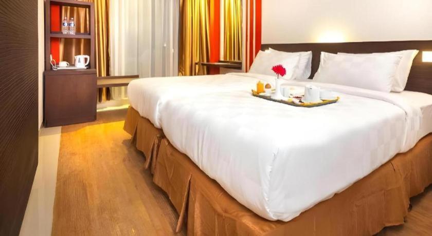 Redstar Hotel Jakarta Extérieur photo