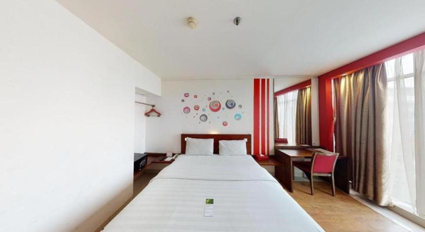 Redstar Hotel Jakarta Extérieur photo