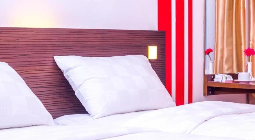 Redstar Hotel Jakarta Extérieur photo