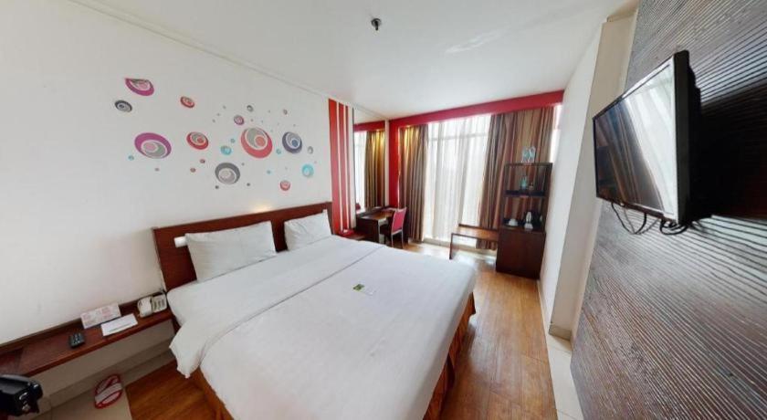 Redstar Hotel Jakarta Extérieur photo