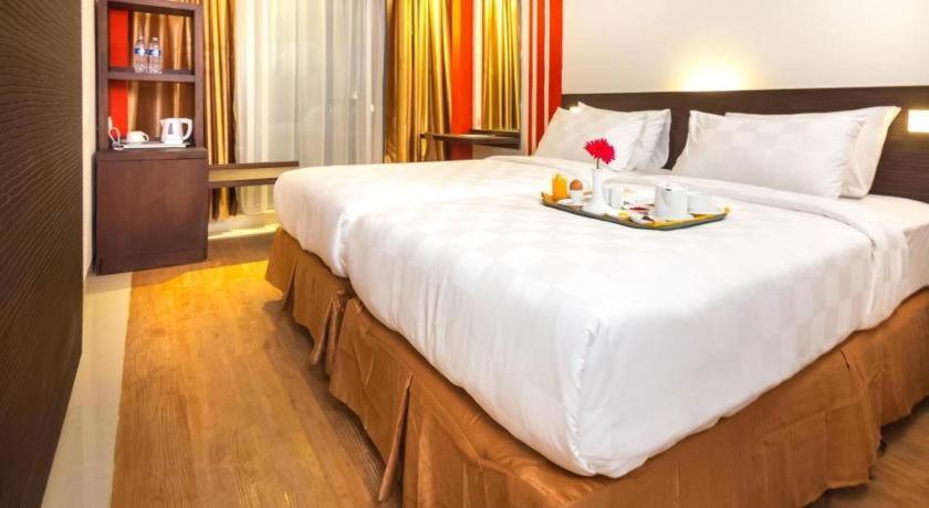 Redstar Hotel Jakarta Extérieur photo