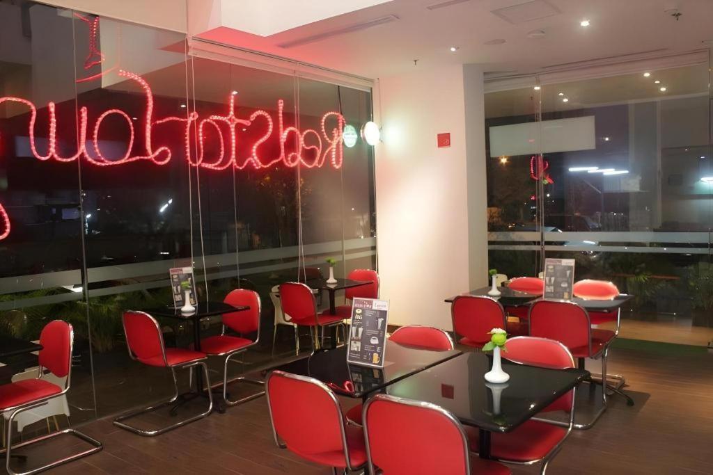 Redstar Hotel Jakarta Extérieur photo