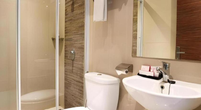 Redstar Hotel Jakarta Extérieur photo
