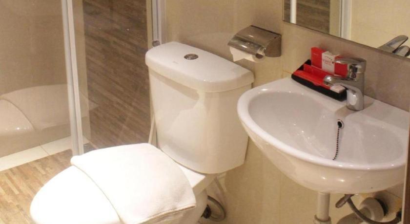 Redstar Hotel Jakarta Extérieur photo