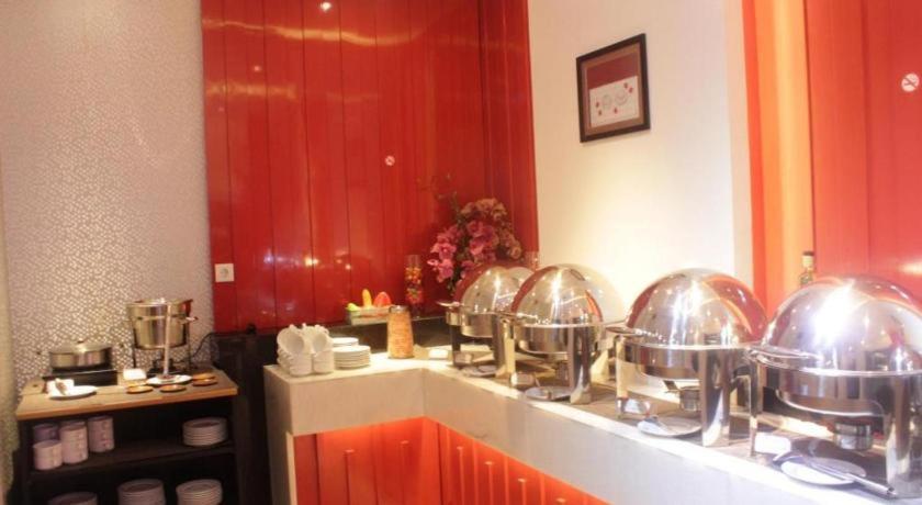 Redstar Hotel Jakarta Extérieur photo