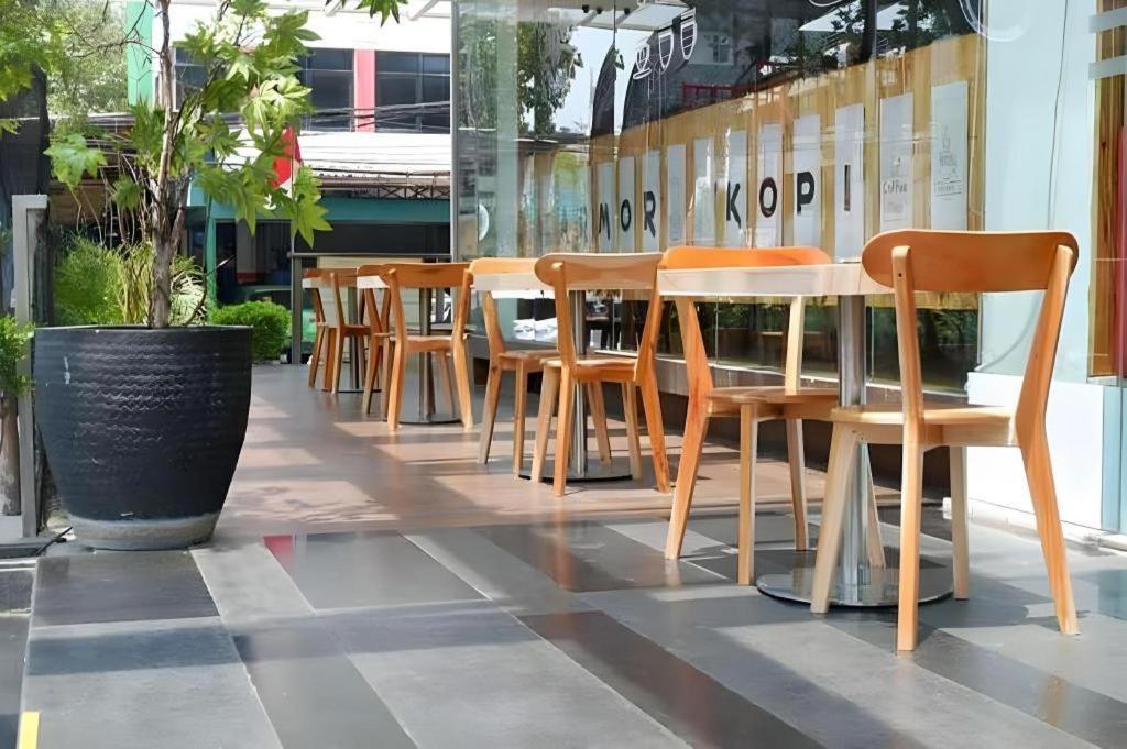 Redstar Hotel Jakarta Extérieur photo
